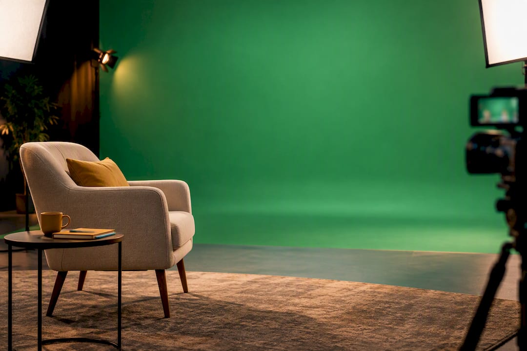 Fond vert éclairé pour interview vidéo